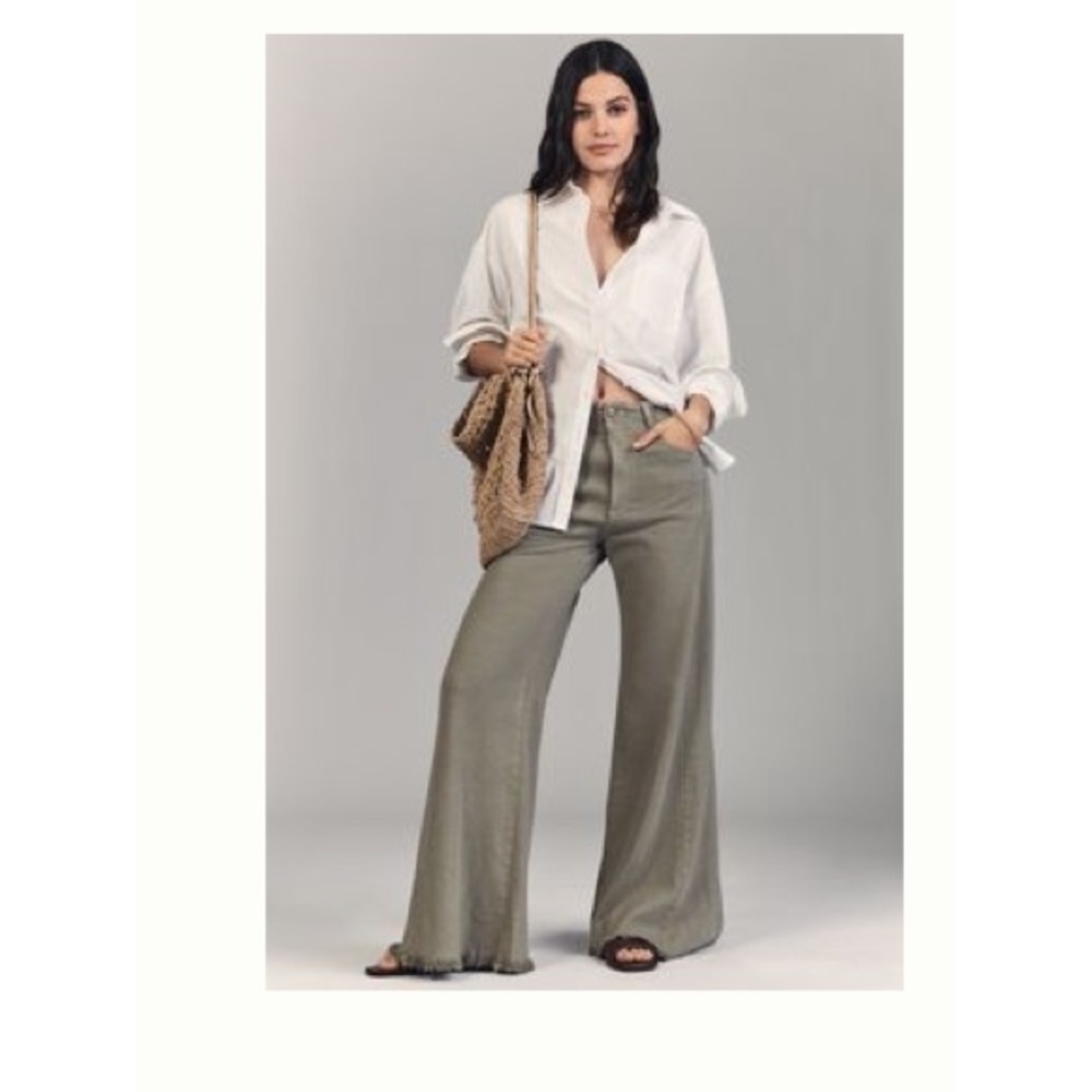 The Adi Linen Mid-Rise Flare Pants by Pilcro
Color: MERMAID 32P